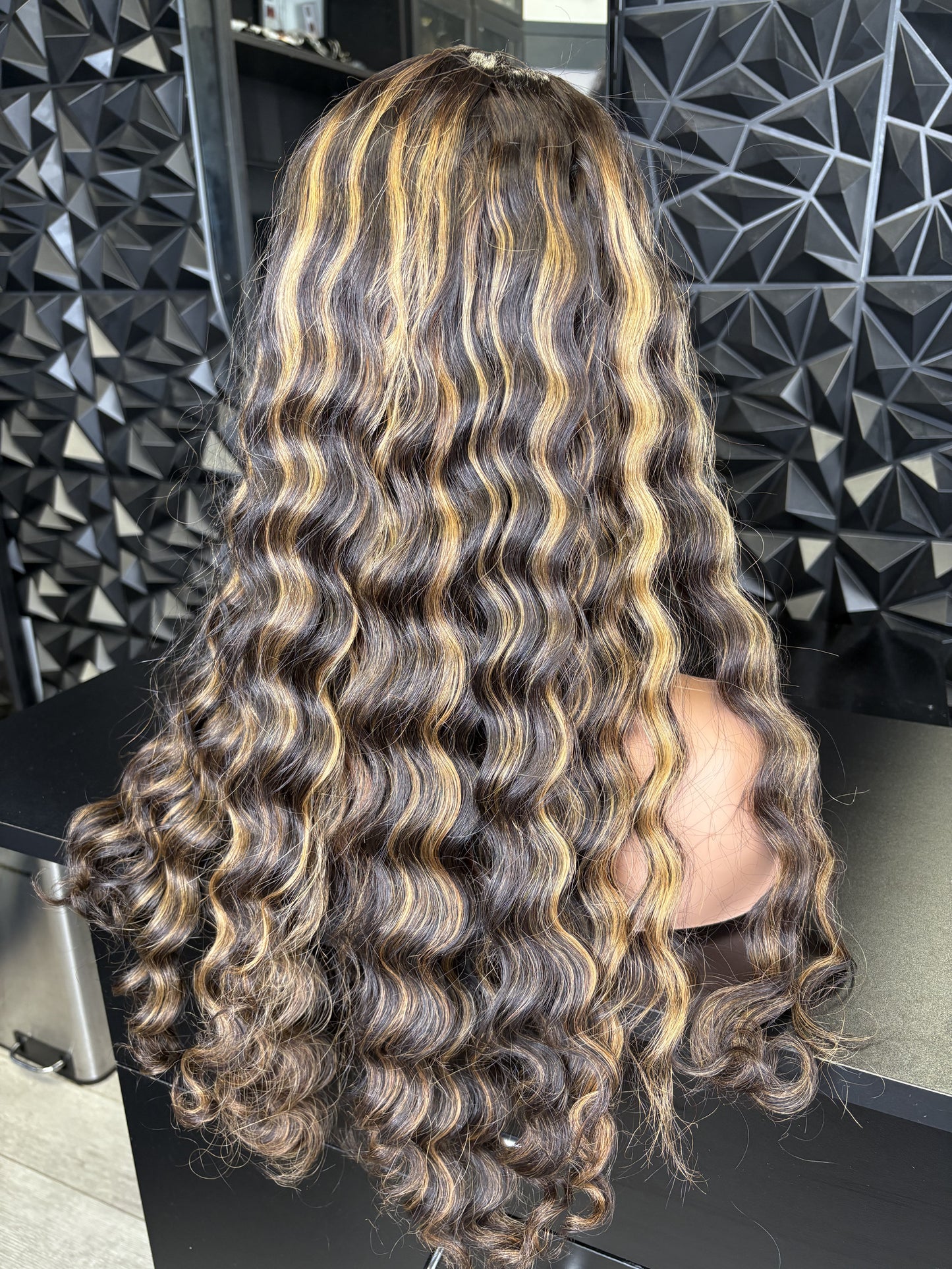 Transform Your Look with the 22" Piano Brown U Part Wig – Body Wave