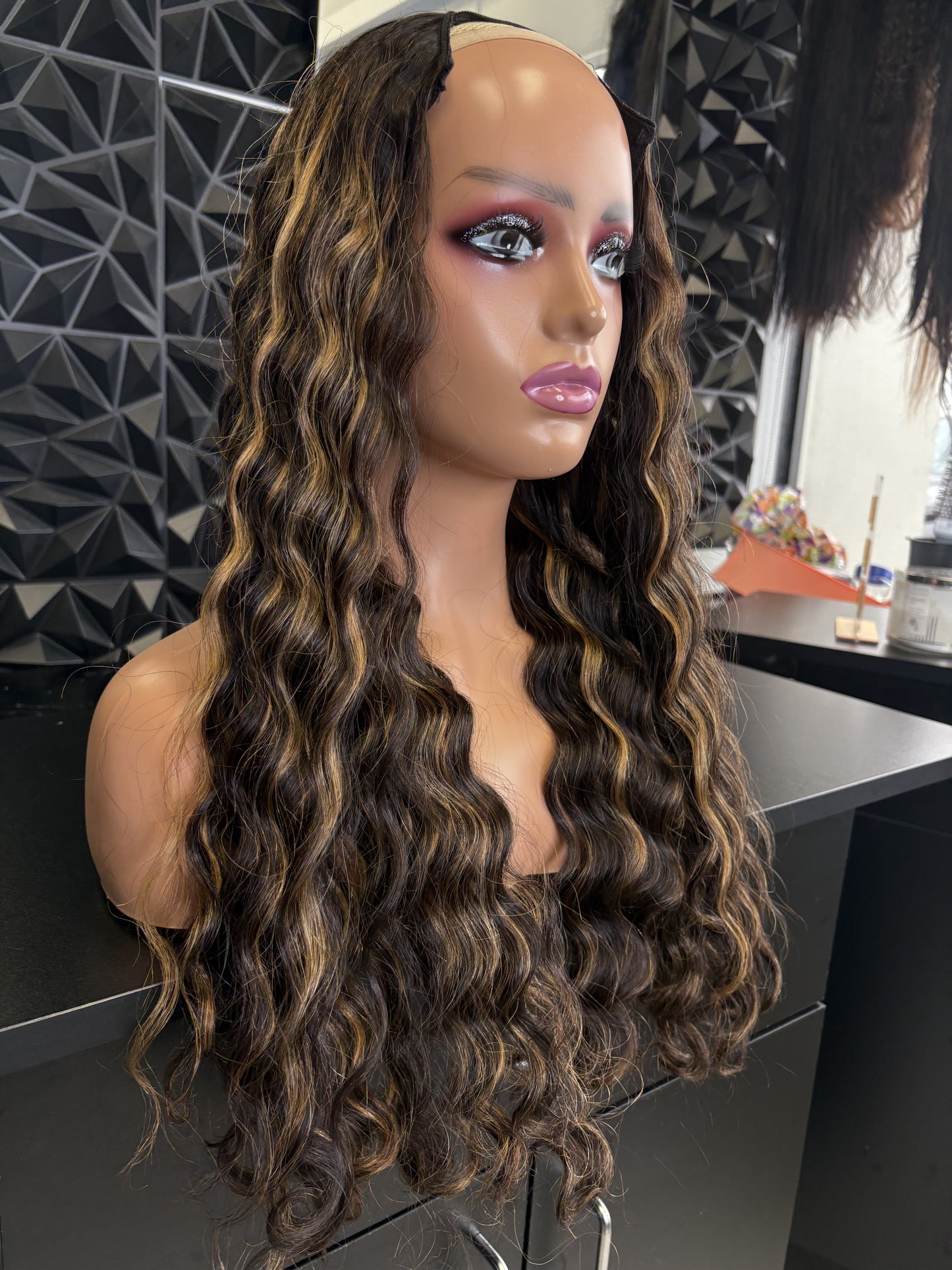 Transform Your Look with the 22" Piano Brown U Part Wig – Body Wave